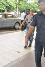 Aamir Khan snapped in Domestic Airport, Mumbai on 25th Sept 2013 (8).JPG